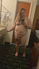 1323493746_a-fun-quick-hotel-stay-i-loved-these-mirrors_1.mp4