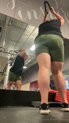 1320034625_filmed-a-little-of-my-workout-for-yall-today_0.mp4