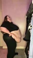 719988719_these-leggings-are-so-tight-on-my-belly-they-used-to-fit-me_0.m4v