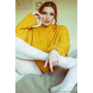 ladylangfordnylons-2025-01-15-3647921968.jpg