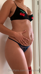 603586312_sucking-in-vs-my-natural-state-loving-all-my-softness_0.m4v