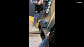 Leonie-pur_-_Ich_habs_mir_beim_Shoppen_in_der_Umkleidekabine_besorgt.mp4