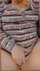 34111380_cute-onesie_0.m4v