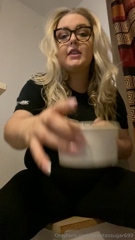 923668916_one-of-my-earliest-videos-look-how-tiny-my-belly-looks-comp_0.mp4