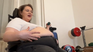 1148933113_my-fat-body-spurs-my-skinny-sister-on-to-diet-exercise-eve_0.mp4
