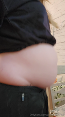 1267971817_i-barely-squeezed-into-my-tracksuit-from-last-year-my-tummy_2.mp4