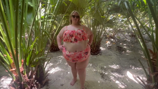 599233005_a-peek-behind-the-scenes-of-britts-solo-bathing-suit-shoot_0.mp4
