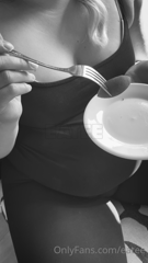 132373722_my-eating-videos-arent-usually-this-artistic-and-sensual-t_0.m4v
