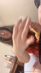 1695918210_eating-nude_0.mp4