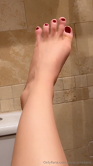 1008272751_my-feet-are-so-sensitive_0.mp4