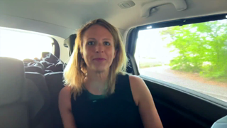 Julie, toujours fidèle à J&M !.mp4