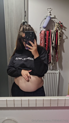 1267971817_i-barely-squeezed-into-my-tracksuit-from-last-year-my-tummy_5.mp4