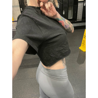 hotmomdomme-2023-03-22-2813674903.jpg