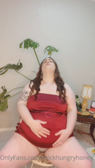 461551959_thanksgiving-aftermath-i-stuffed-myself-with-all-the-cl_0.m4v