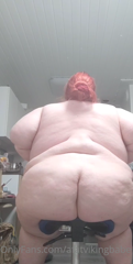 131730137_so-when-i-jiggle-my-butt-my-shoulder-fat-jiggles-too_0.mp4