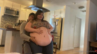 497749772_feeder-encouragement-and-belly-play_0.m4v
