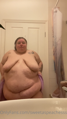 408466457_someone-tell-me-why-i-havent-invested-in-an-xxxxxl-towel-ye_0.m4v