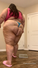 695855542_i-think-i-honestly-forget-what-the-back-of-me-looks-like-and_0.mp4