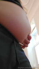 1267971817_i-barely-squeezed-into-my-tracksuit-from-last-year-my-tummy_17.mp4
